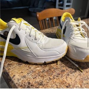 Go the extra smile nike sneakers, GUC